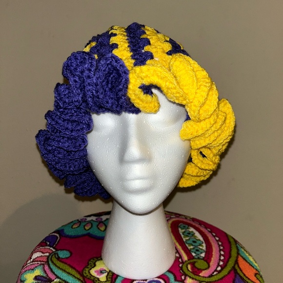 LA Ruffle Beanie - Picture 1 of 3